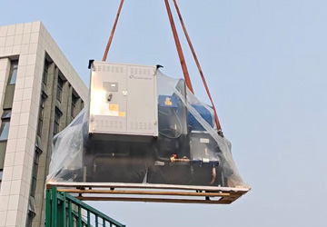 河南经贸学院中央空调项目主机顺利进场！